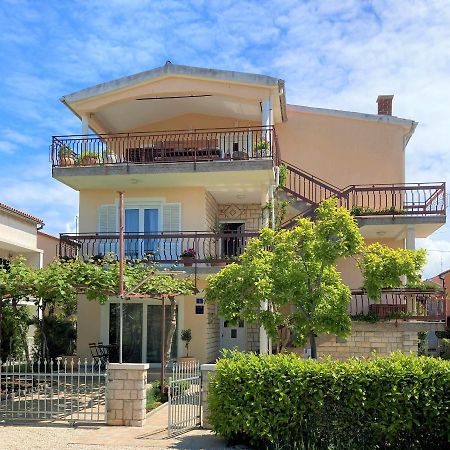 Apartments Lirio Умаг Экстерьер фото