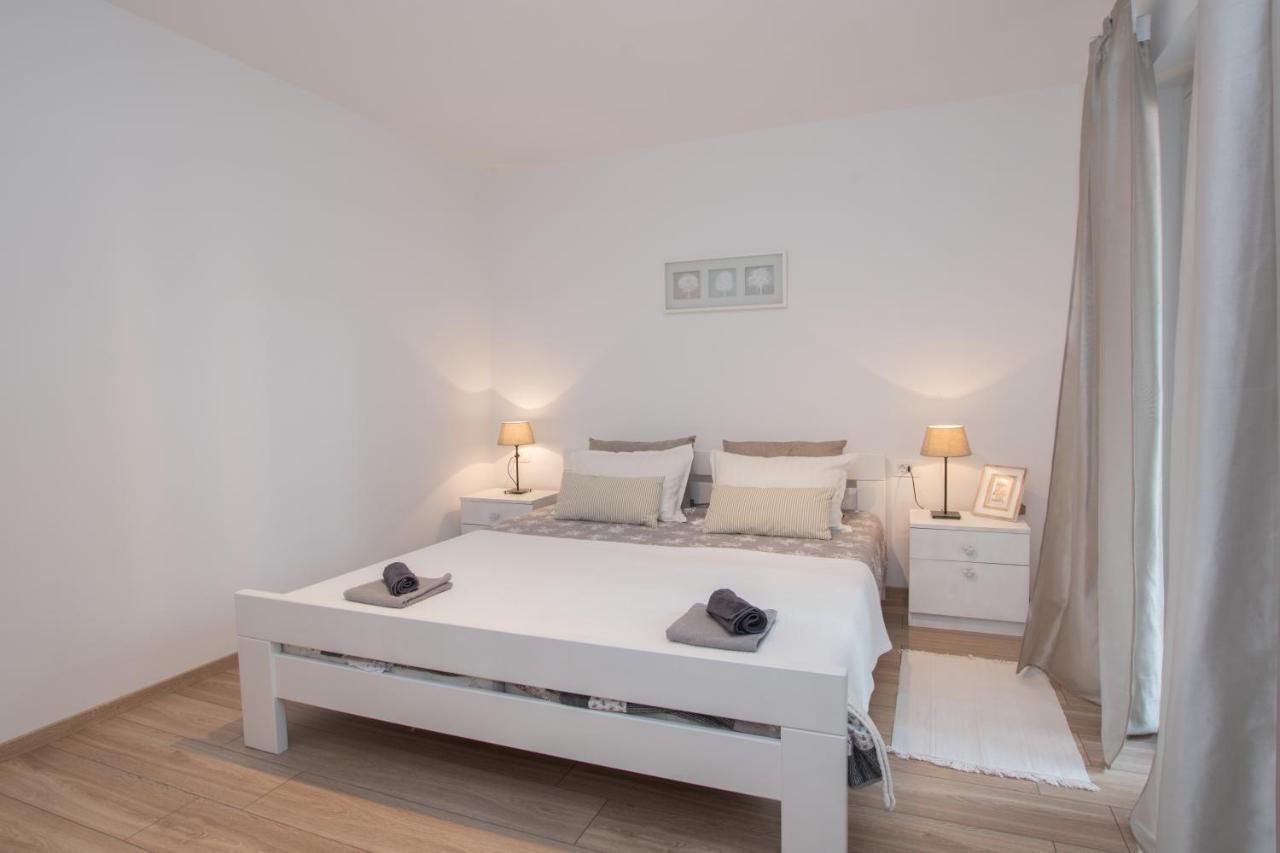 Apartments Lirio Умаг Экстерьер фото